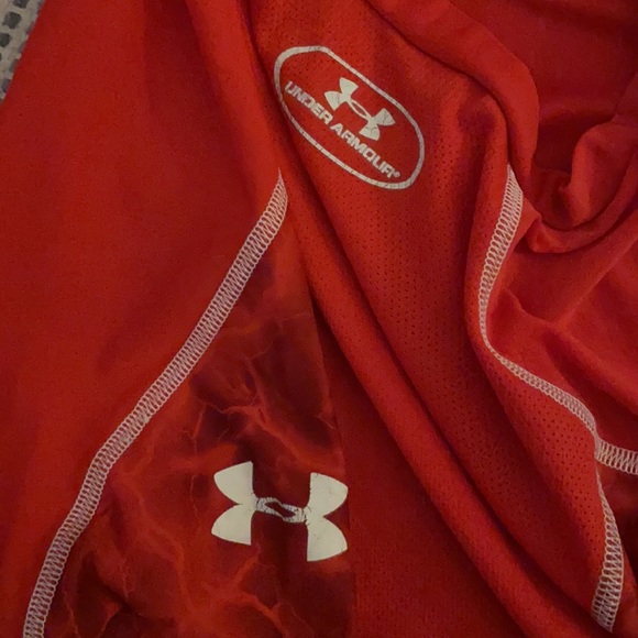 Red Men’s Heat gear Under Armour Tee - Picture 4 of 4